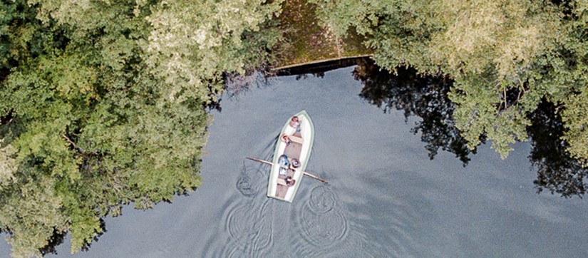 Menschen in einem Boot-Naturschutzgebiet  Heiliges Meer