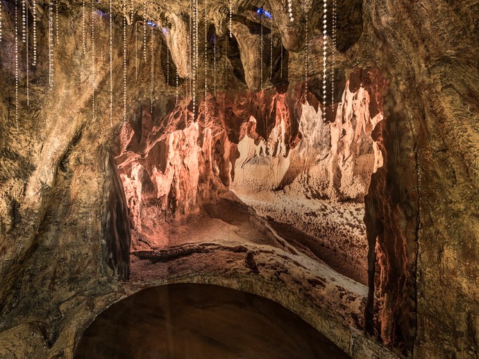 Nachgebaute Fledermaushöhle (vergrößerte Bildansicht wird geöffnet)