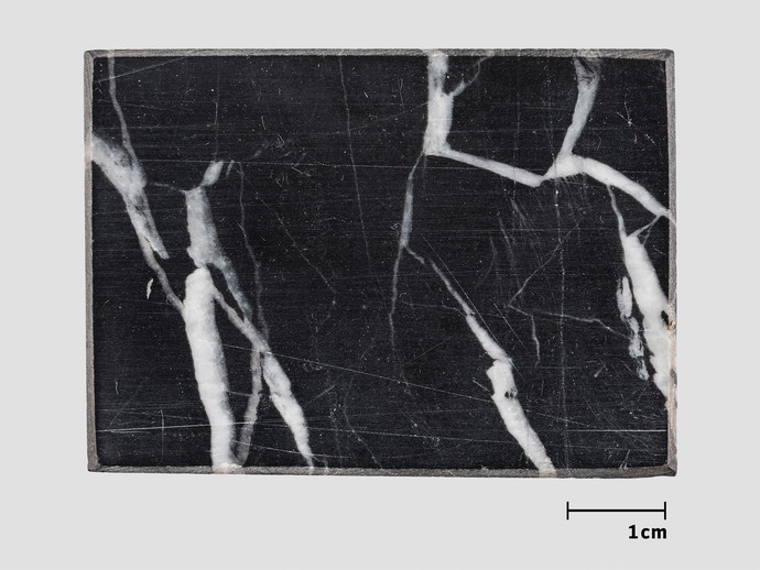 Marmorplatte von Caller (öffnet vergrößerte Bildansicht)