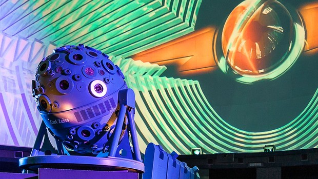 Planetarium mit bunter Farben-Projektion. Foto: LWL/Steinweg Planetarium mit bunter Farben-Projektion. Foto: LWL/Steinweg