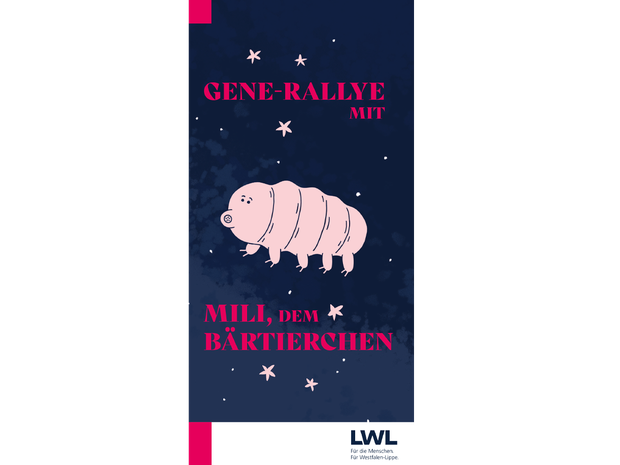 Gezeichnetes Bärtierchen auf dunkelblauem Untergrund. Mit Text: Gene-Rallye mit Mili, dem Bärtierchen. Gezeichnetes Bärtierchen auf dunkelblauem Untergrund. Mit Text: Gene-Rallye mit Mili, dem Bärtierchen.