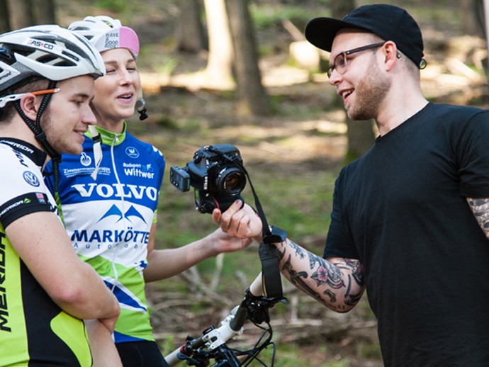 Museumsfotograf Christoph Steinweg fotografierte für die Ausstellung Mountainbiker im Teutoburger Wald. Foto: LWL/Gemmeke (vergrößerte Bildansicht wird geöffnet)