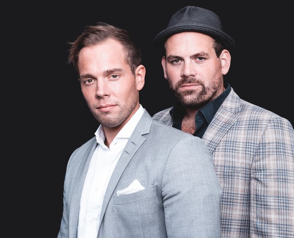 Portraitfoto vom Duo Julian und Roman Wasserfuhr.