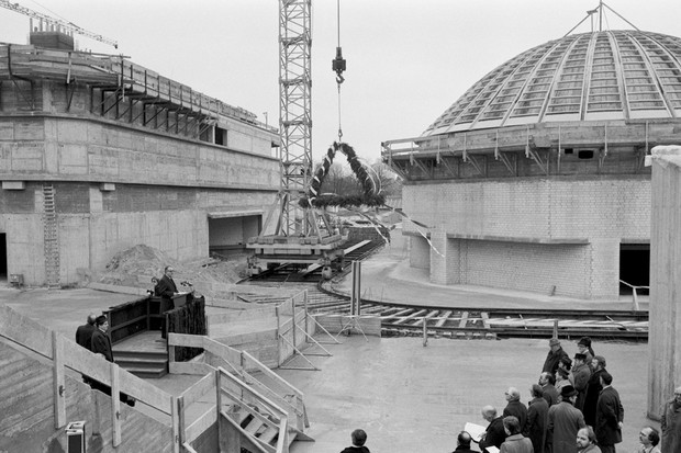 Foto vom Bau der Planetariumskuppel (c) LWL-Medienzentrum für Westfalen