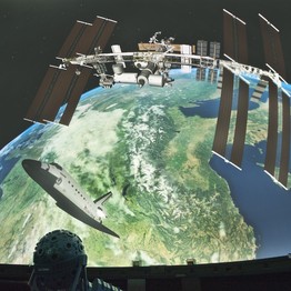 Die internationale Raumstation über der Erde. Foto: LWL/Oblonczyk
