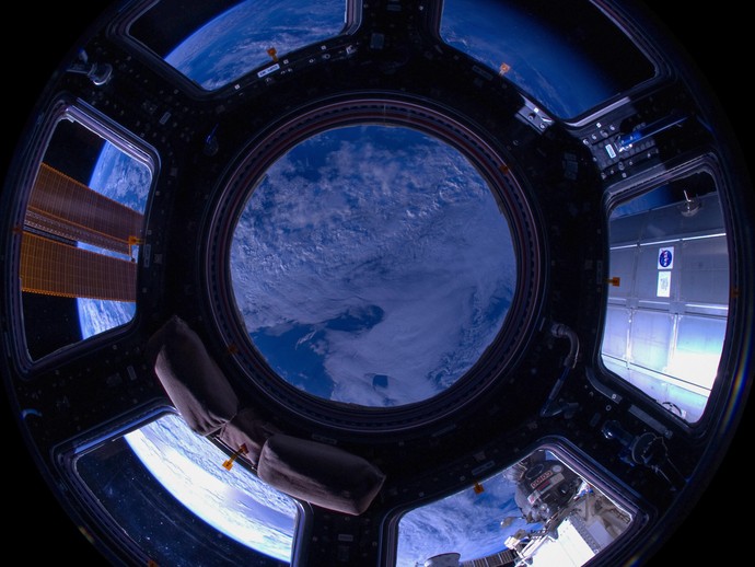 Ein Blick auf die Erdkugel aus dem Weltraum. (vergrößerte Bildansicht wird geöffnet)